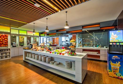 1. 햄튼 바이 힐튼..