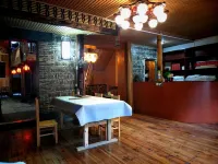 Hongjiang Fengjia Courtyard Inn