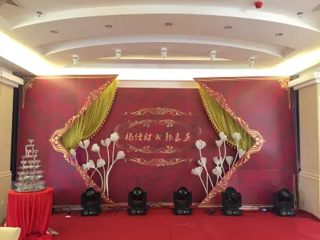 Jiahua Hotel Отели рядом с достопримечательностью «Huang Manzhai Waterfall»