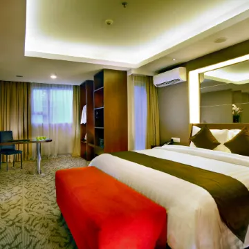 Aston Pluit Hotel & Residence Отели рядом с достопримечательностью «Морский Мир»