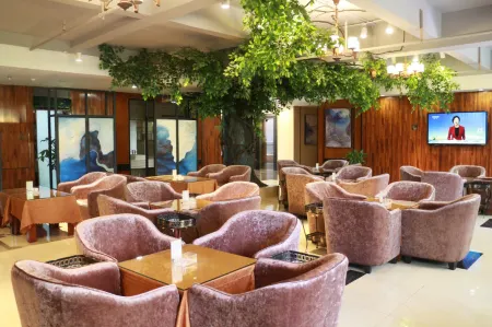 Deyang Kaibin Garden Hotel (High-speed Railway Station) Отели рядом с достопримечательностью «CPC Sichuan Shengsifating Committee Party School»