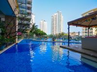 三亚大东海蓝精灵精品海景公寓 - 室外游泳池