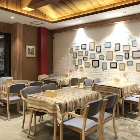 Yading Jianshan Hotel