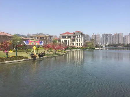 Qidong Risheng Donghai Holiday Apartment Отели рядом с достопримечательностью «Туристический курортный округ Угле-Западный Валентина»