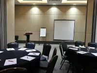 Valero Grand Suites by Swiss-Belhotel - Business