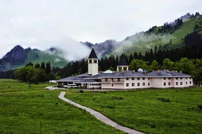 Aketasi Resort Hotels near Baili Gallery