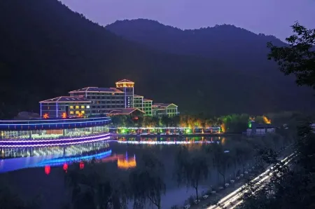 Chongdugou Waterscape Hotel Отели рядом с достопримечательностью «Bamboo Sea Wild Animal Park»