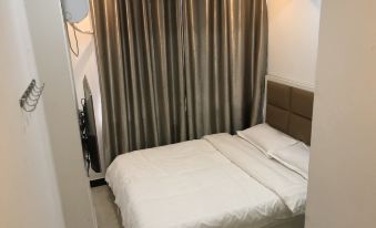 Xinzheng Yibai Hotel