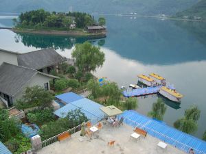 雷波馬湖福源居酒店