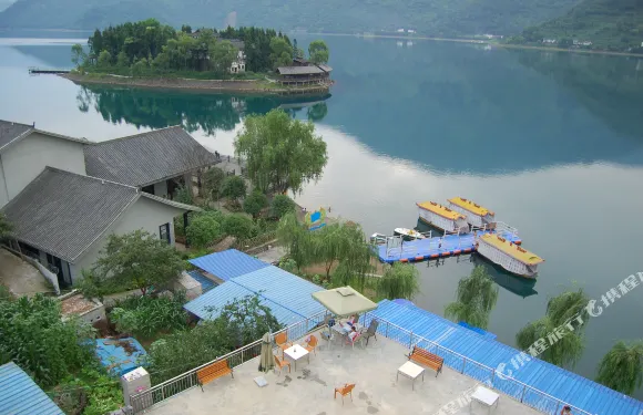 雷波馬湖福源居酒店