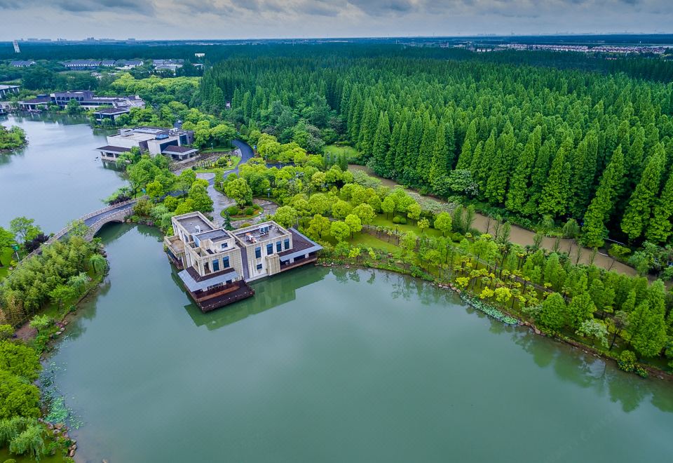 이친위안 리조트의 실내 공간