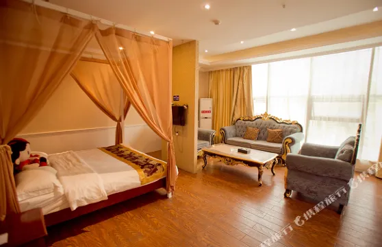 興山羅馬假日酒店