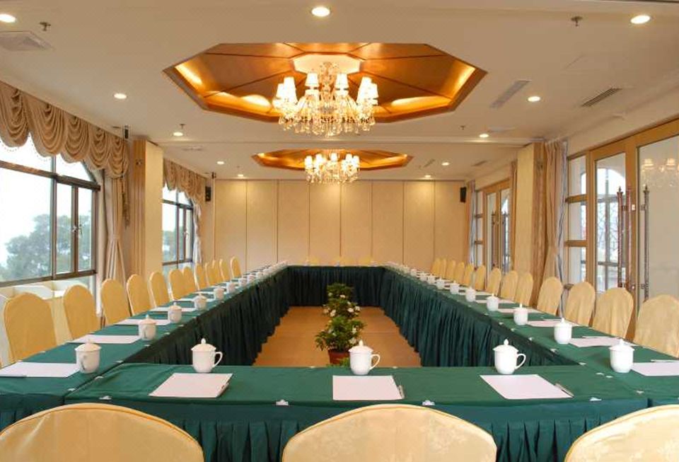 엘.브이.베이 호텔 로비