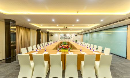 Suitetrails - Kingdo Hotel (Zhuhai Gongbei Port Aromatherapy Theme)