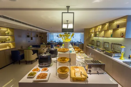 Echarm Hotel (Wuhan Optics Valley Pedestrian Street Huazhong University of Science and Technology Subway Station) Отели рядом с достопримечательностью «China University of Geosciences»