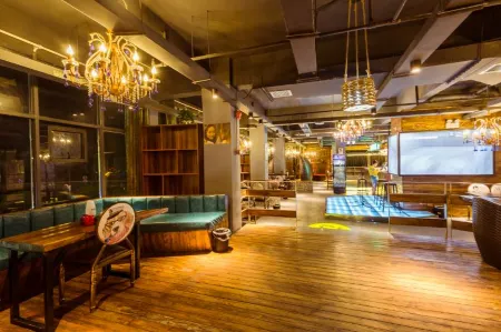 Jishou Qihang Hotel (Jishou University) Отели рядом с достопримечательностью «Aizhaizhen»