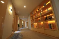 Golden Phoenix Holiday Inn