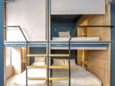 Dongmen 3 Capsule Inn