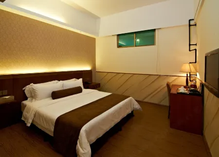 Zhengsheng Hotel (Guangzhou Baiyun Railway Station Xiaoping Subway Station)