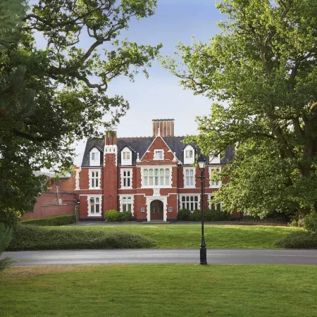 DoubleTree by Hilton St. Anne's Manor
