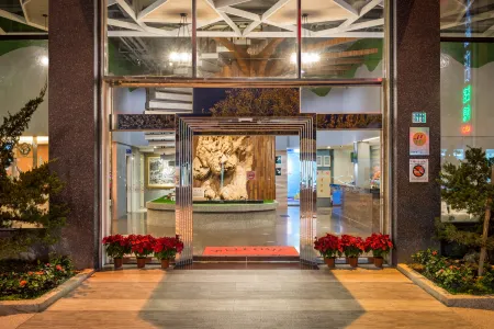 YaDi Hotel Отели рядом с достопримечательностью «Chung Tai Chan Monastery»