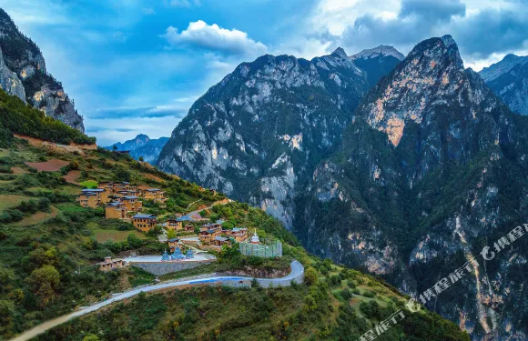 香格里拉巴拉格宗雪山冰泉養生莊園