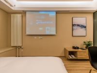 英卓未来公寓智能酒店(西安高新中大国际智能店) - 智能设计师大床房
