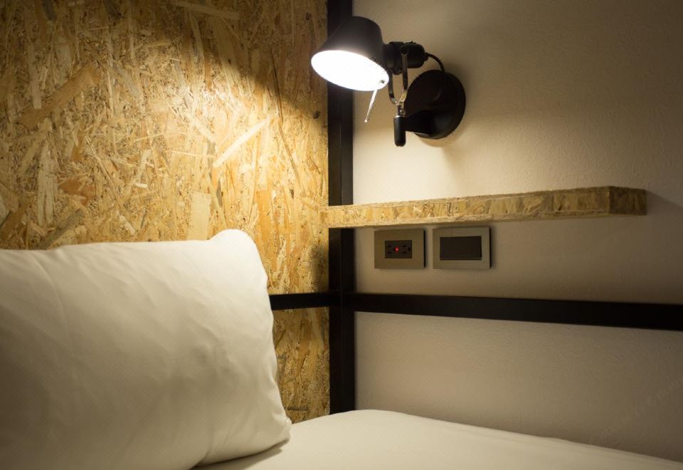 1. 라이트 호스텔 ..