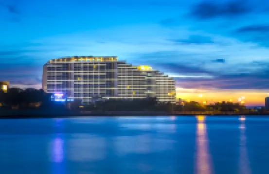 海口灣恆大逸閣海景度假公寓（秀英港萬綠園店） 鄰近海口灣的酒店