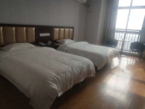 临泉学府酒店 - 豪华家庭房