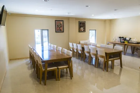 John Hotel Отели рядом с достопримечательностью «Нью-Йорк Холл Оф Сайенс»