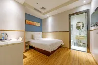 Hi Inn (Shanghai Chenghuang Temple) Hotels near Watsons (Nanchezhan Road Shop)