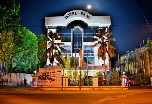 Hotel Pams Hotels in Sirkazhi