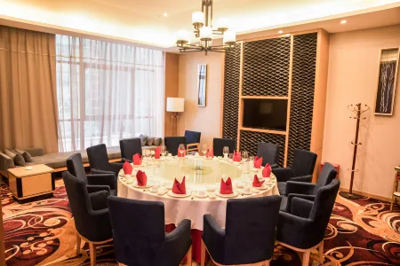 Xin Hai International Holiday Hotel Отели рядом со станцией Hezhou Railway Station