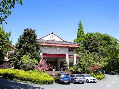 Emeishan Grand Hotel (Emeishan Scenic Area Baoguo Temple)