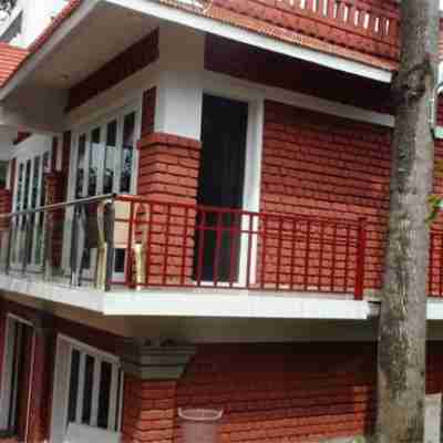 My Space Holiday Inn, Kotagiri Hotel Exterior