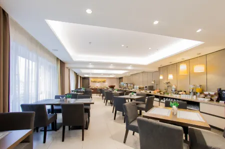 Homeinn Plus Hotel (Shenyang Shenbei University Town Shenbei Huaqiang Square) Отели рядом с достопримечательностью «Shenyang Institute of Engineering»