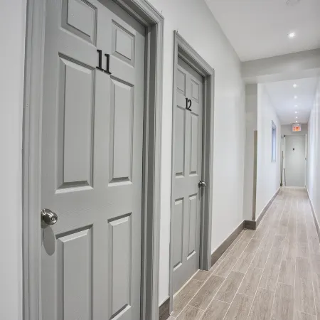 Toronto Rooms and Suites Отели рядом с достопримечательностью «Парк Тринити-Белвудс»