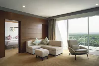 Movenpick Hotel & Convention Centre KLIA Hotel dekat Pasti Nurin Labu Lanjut