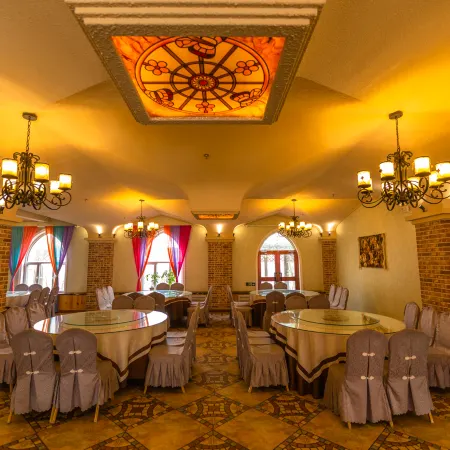 Friendship Peak Holiday Hotel