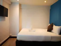 Sleep with Me Bangkok - BTS Phra Khanong Hotels near Ekkamai Eastern Bus Terminal