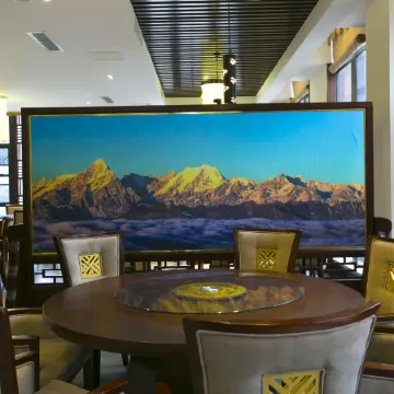 Gongga cliff Hot Spring Hotel Отели в г. Лудинг