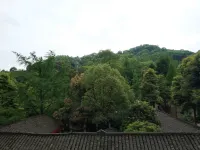 Dujiangyan Chestnut Forest Farmhouse