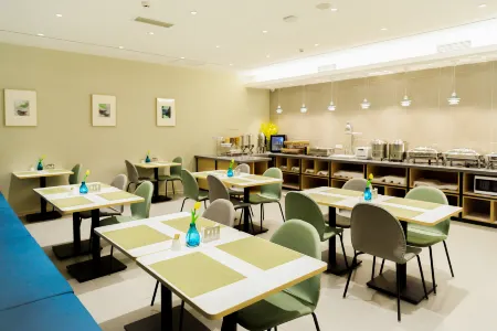 Homeinn Selected Hotel (Ulanhot Railway Station Zhanqian)