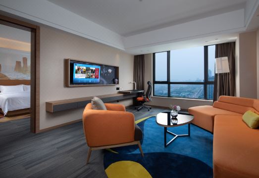 햄튼 바이 힐튼 객실 내부