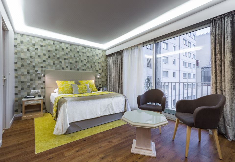 Hotel Charlemagne By Happyculture의 세련된 레스토랑 인테리어