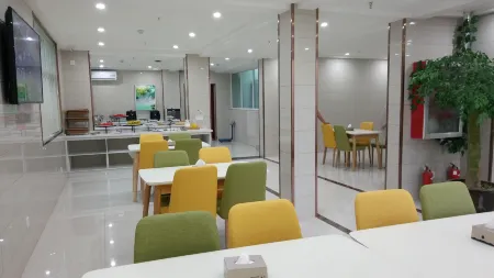 Vatica Hotel (Suining Bayi West Road) Отели рядом с достопримечательностью «hui ning bai tang he shi di gong yuan»