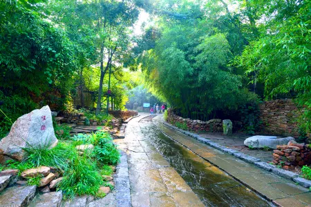 Zhuquan Village Scenic Area Hostel Отели рядом с достопримечательностью «Yinan Hanmu Museum»