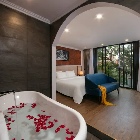 Marina Hotel Отели рядом с достопримечательностью «Хоанкием»