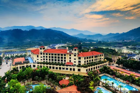 Cloud Nine Resort Hotel Отели в г. Юньсяао